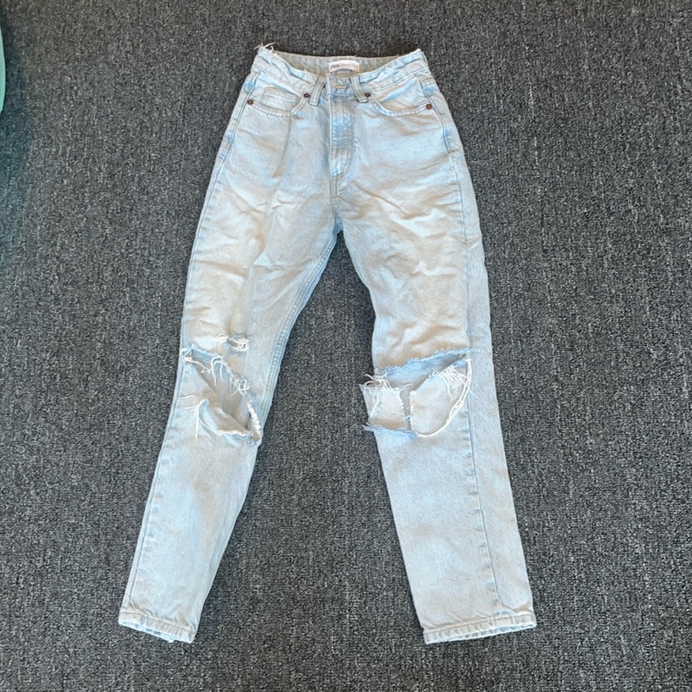 Zara light wash ripped jeans size 0
